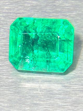 Esmeralda Colombiana 7.35ct Certificada