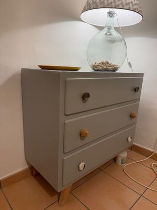 Cómoda 3 cajones madera con tiradores de zara home