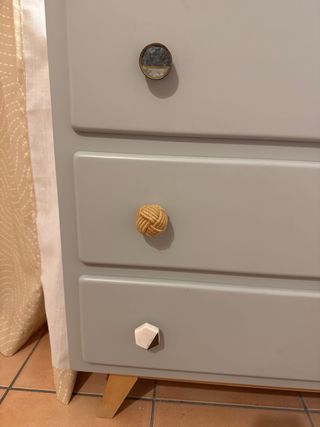 Cómoda 3 cajones madera con tiradores de zara home