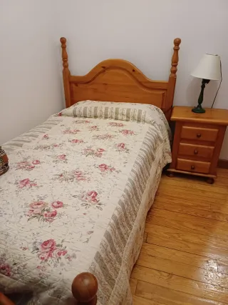 Dormitorio de pino macizo completo