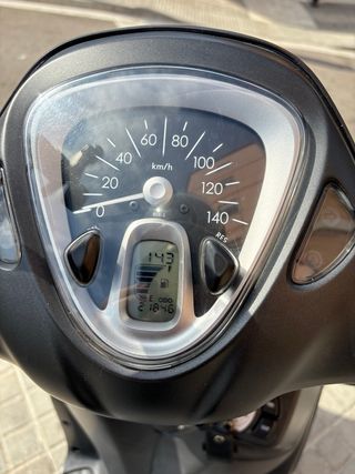 Moto Scooter Gris