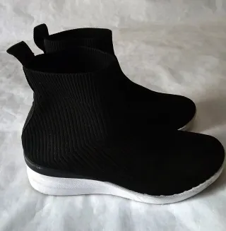 Botines negros tipo calcetín
