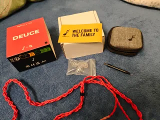 Auriculares FATfreq x HBB DEUCE Rojos