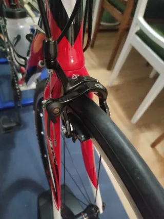 Bicicleta de carretera BH + rodillo