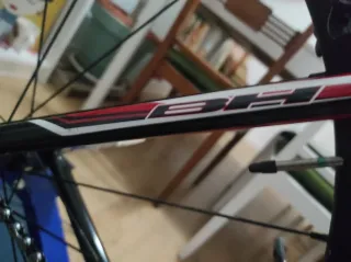 Bicicleta de carretera BH + rodillo