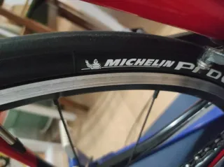 Bicicleta de carretera BH + rodillo