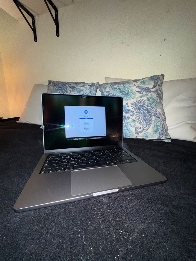 MacBook Pro M2 2023 Gris Espacial