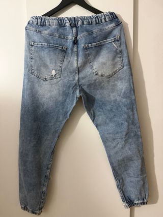 Pantalones vaqueros Pull&Bear desgastados