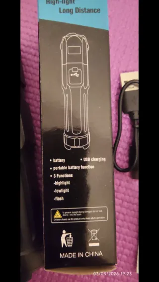 Reloj deportivo y mini linterna potente