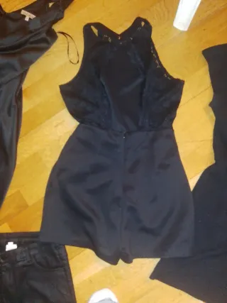 Pack de cuatr prendas Vestido negro,mono cortos