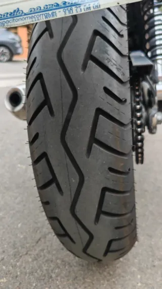 Triumph Street Cup 900 Amarilla y Gris