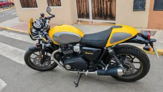 Triumph Street Cup 900 Amarilla y Gris