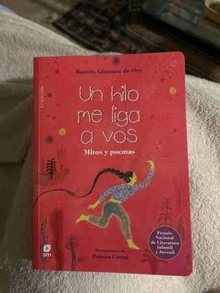 Un hilo me liga a vos: Mitos y poemas