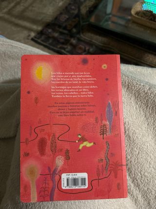 Un hilo me liga a vos: Mitos y poemas