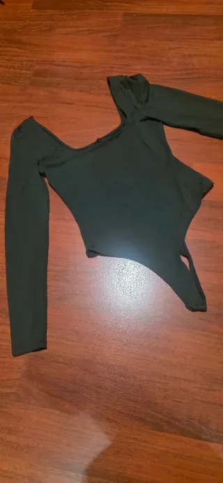 Body verde escote cuadrado manga larga