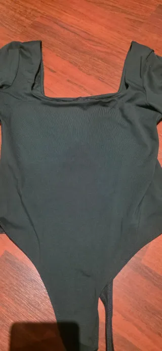 Body verde escote cuadrado manga larga