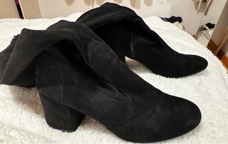 Botas altas negras ante