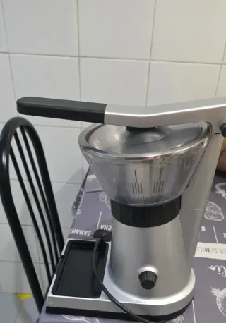 Exprimidor de cítricos eléctrico