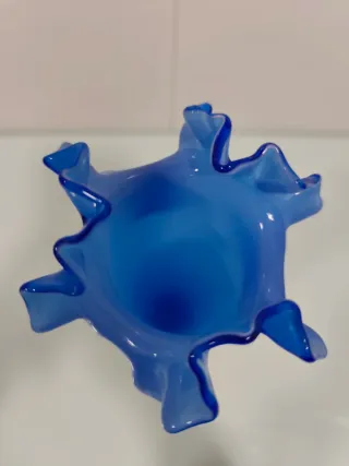 Jarrón de cristal azul cobalto