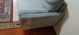 Sofá gris tela casi nuevo