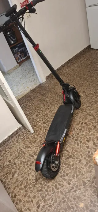 Patinete eléctrico negro