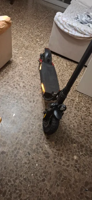 Patinete eléctrico negro