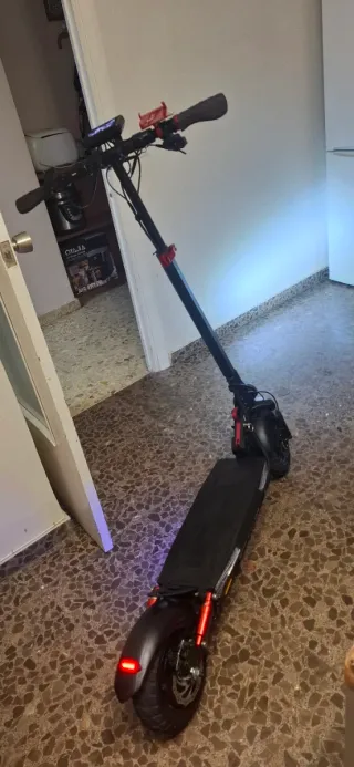 Patinete eléctrico negro