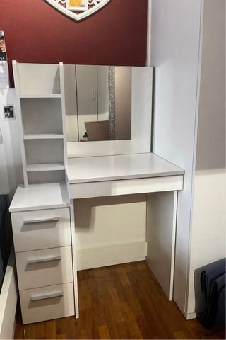 Tocador blanco con espejo y cajones