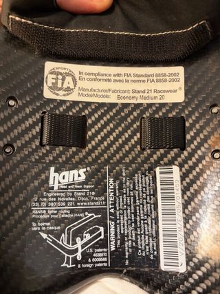 Hans Hi-Tech Stand 21 de carbono Homologado 2026