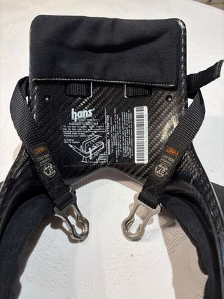 Hans Hi-Tech Stand 21 de carbono Homologado 2026