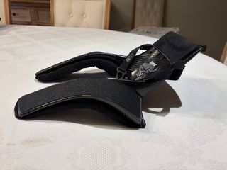 Hans Hi-Tech Stand 21 de carbono Homologado 2026