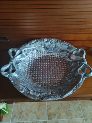 Centro frutero decorativo con asas