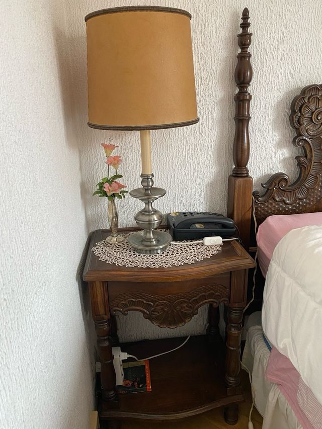 2 mesitas noche cabezal/tauletes de nit i capsal