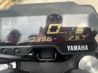 Yamaha MT125 Negra y Roja