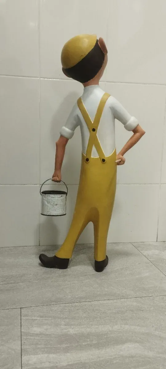 Figura Publicitaria Titan