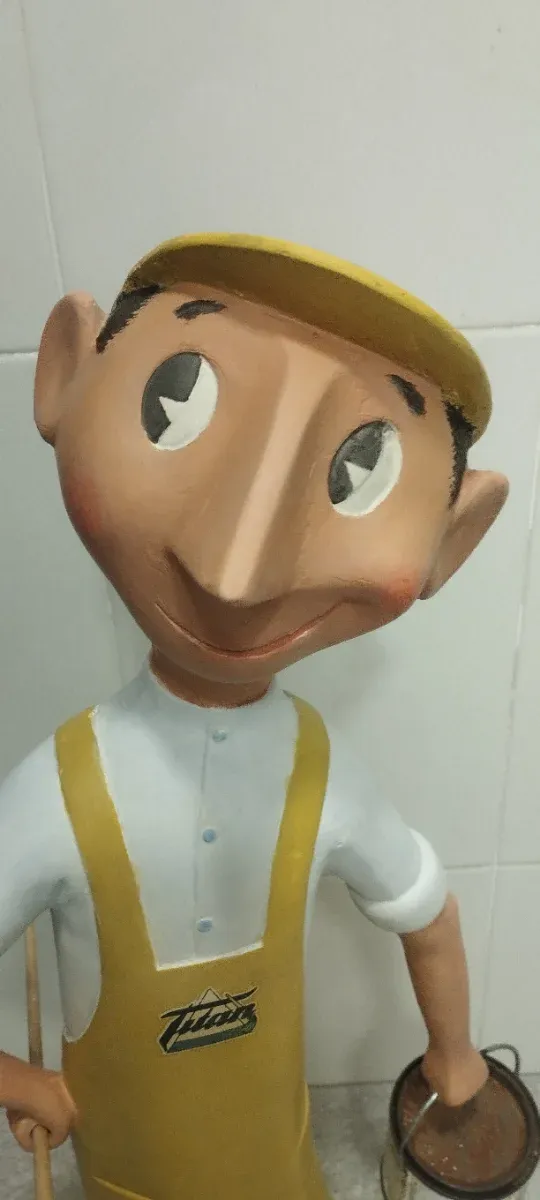 Figura Publicitaria Titan