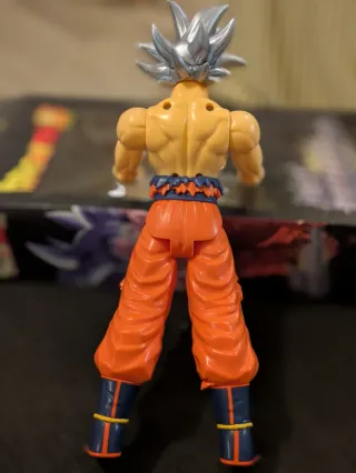 Figura Goku Ultra Insti
