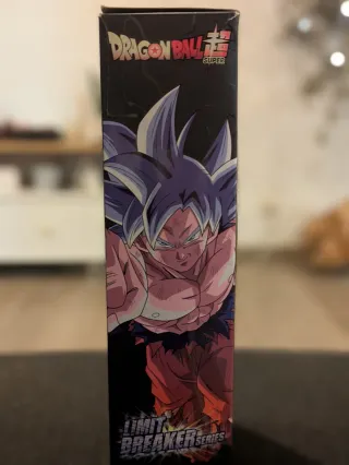 Figura Goku Ultra Insti