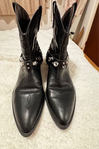 Botines Vaqueros Negros con Adornos
