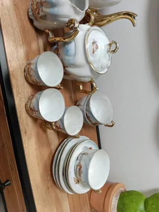 Juego café antiguo porcelana pintada .Incompleto.