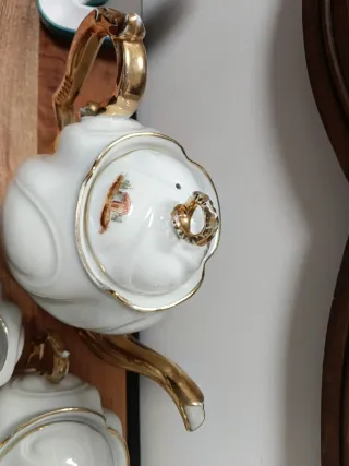 Juego café antiguo porcelana pintada .Incompleto.