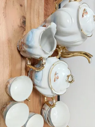 Juego café antiguo porcelana pintada .Incompleto.