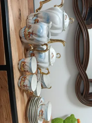 Juego café antiguo porcelana pintada .Incompleto.