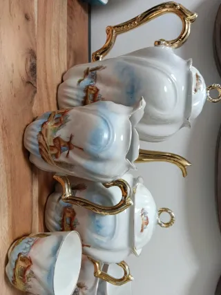 Juego café antiguo porcelana pintada .Incompleto.