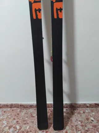 Equipo completo de esquí de travesia .