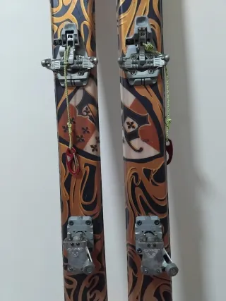 Equipo completo de esquí de travesia .