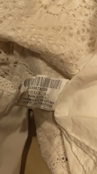 Blusa de mujer blanca con encaje