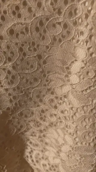 Blusa de mujer blanca con encaje