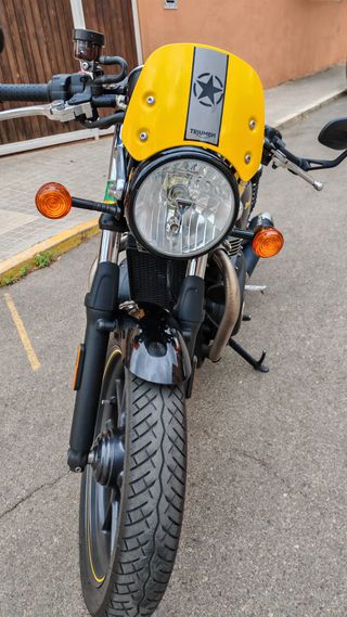 Triumph Street Cup 900 - Moto Deportiva