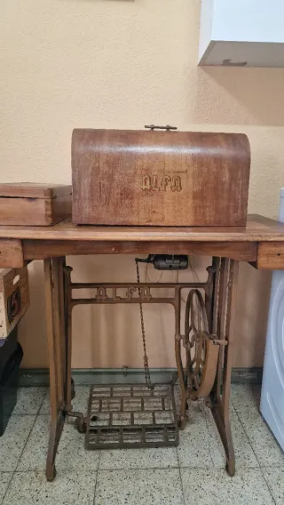 Máquina de coser antigua Alfa